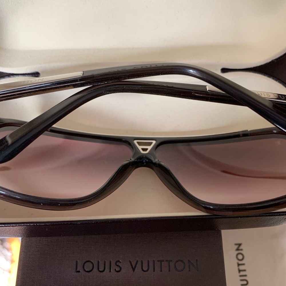Louis Vuitton Brown w/Silver Hardware Evidence Sunglasses - Picture 3 of 5